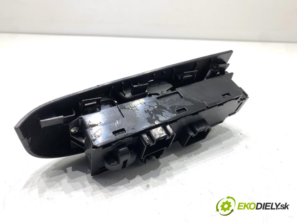 FORD TRANSIT COURIER Nadwozie pełne/minivan 2018 74 kW 1.0 EcoBoost 998 Prepínač okien DT1T-14A132-FB (Prepínacie páčky pod volantom)