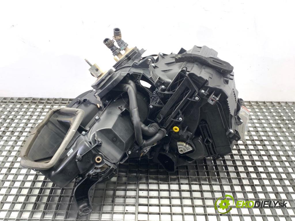 FORD TRANSIT COURIER Nadwozie pełne/minivan 2018 74 kW 1.0 EcoBoost 998 topné těleso radiátor topení komplet KOMBAJN HT11-19B555-EB (Radiátor topení)