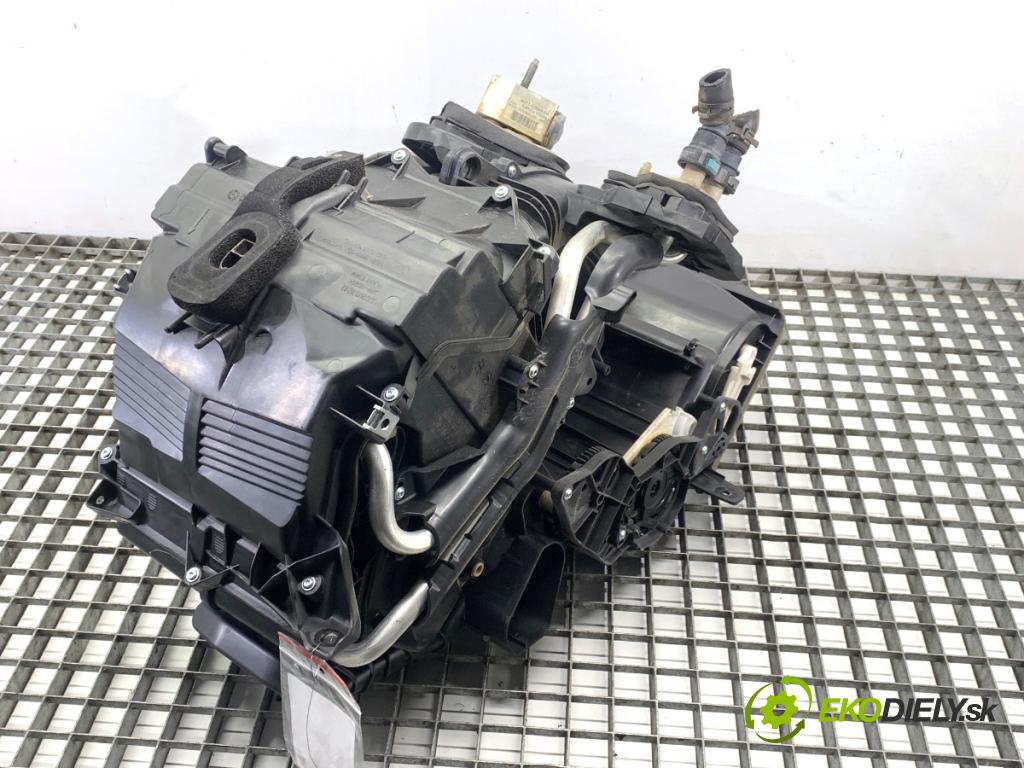 FORD TRANSIT COURIER Nadwozie pełne/minivan 2018 74 kW 1.0 EcoBoost 998 topné těleso radiátor topení komplet KOMBAJN HT11-19B555-EB (Radiátor topení)