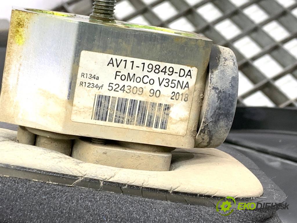 FORD TRANSIT COURIER Nadwozie pełne/minivan 2018 74 kW 1.0 EcoBoost 998 topné těleso radiátor topení komplet KOMBAJN HT11-19B555-EB (Radiátor topení)