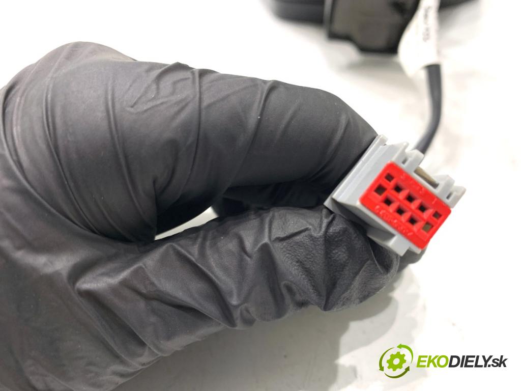 FORD TRANSIT COURIER Nadwozie pełne/minivan 2018 74 kW 1.0 EcoBoost 998 zpětné zrcátko pravý