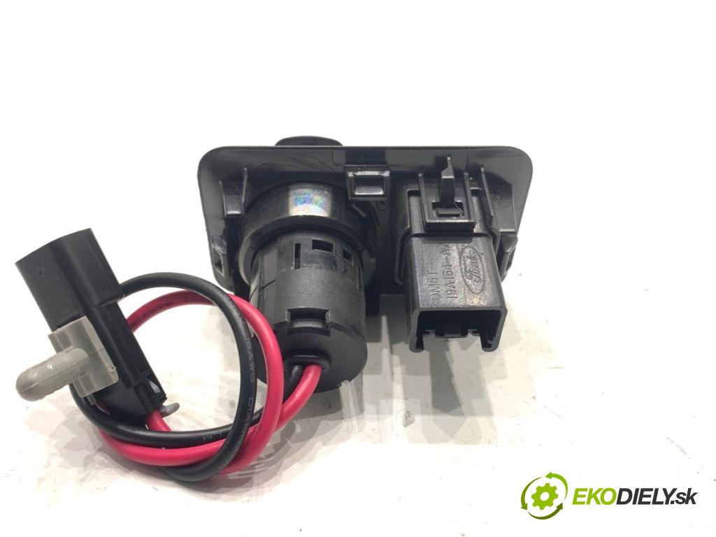 FORD TRANSIT COURIER Nadwozie pełne/minivan 2018 74 kW 1.0 EcoBoost 998 HNÍZDO: USB