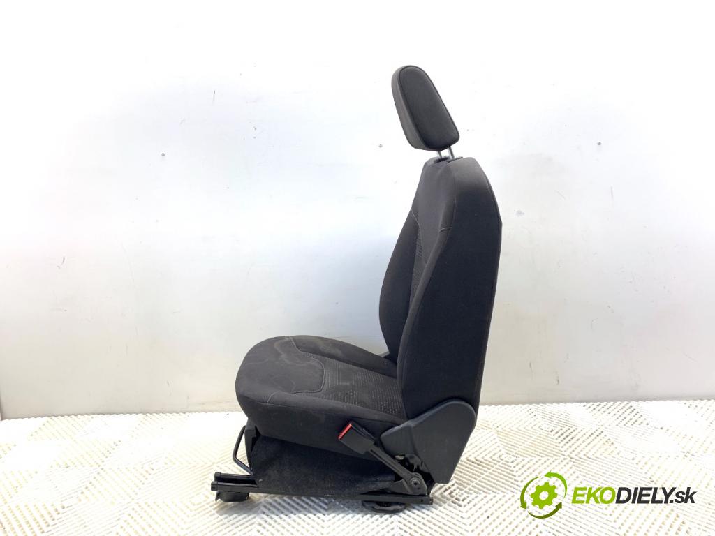 FORD TRANSIT COURIER Nadwozie pełne/minivan 2018 74 kW 1.0 EcoBoost 998 sedadlo pravý přední část