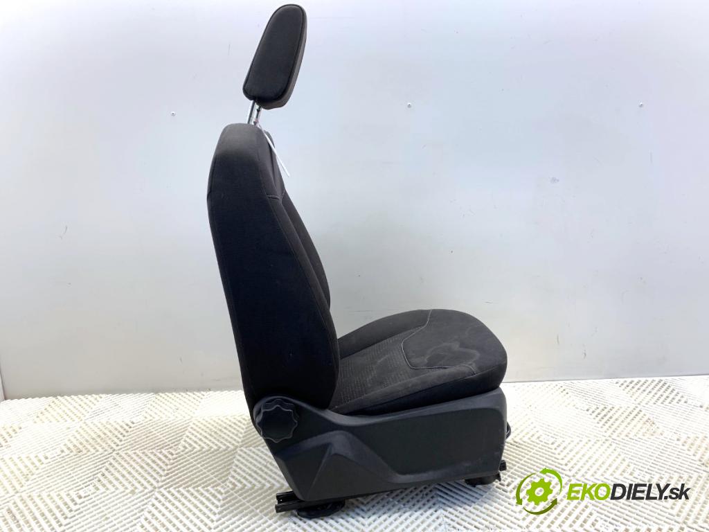 FORD TRANSIT COURIER Nadwozie pełne/minivan 2018 74 kW 1.0 EcoBoost 998 sedadlo pravý přední část