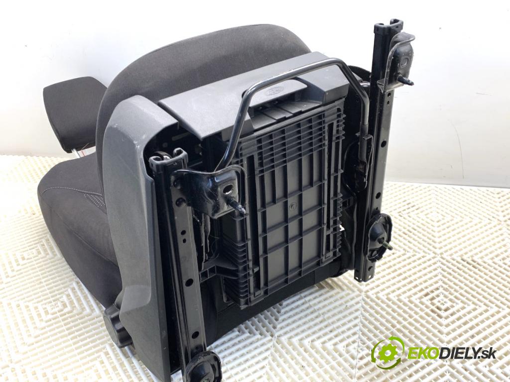 FORD TRANSIT COURIER Nadwozie pełne/minivan 2018 74 kW 1.0 EcoBoost 998 sedadlo pravý přední část
