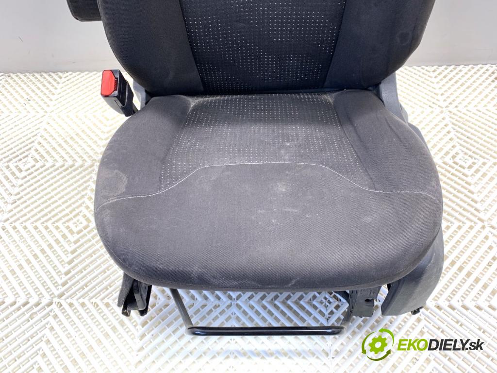 FORD TRANSIT COURIER Nadwozie pełne/minivan 2018 74 kW 1.0 EcoBoost 998 sedadlo levý přední část