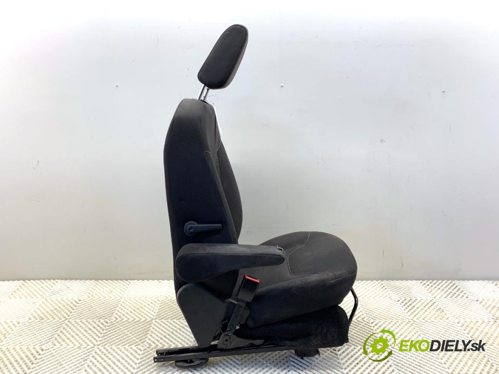 FORD TRANSIT COURIER Nadwozie pełne/minivan 2018 74 kW 1.0 EcoBoost 998 sedadlo levý přední část