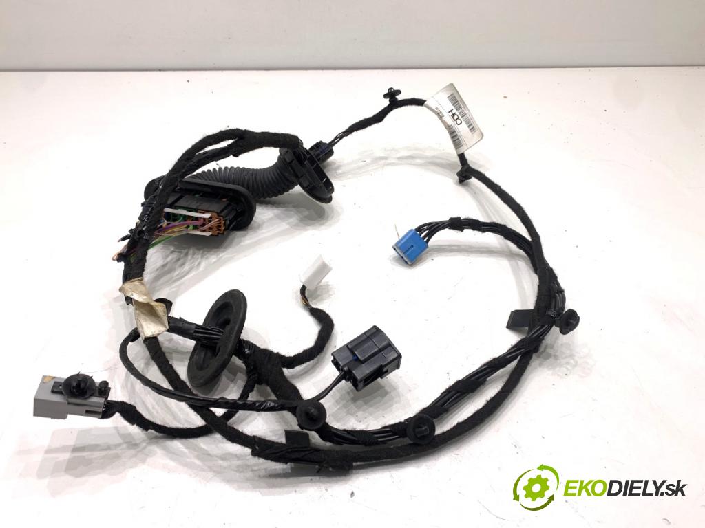 FORD TRANSIT COURIER Nadwozie pełne/minivan 2018 74 kW 1.0 EcoBoost 998 káblovačka dveře přední část pravý ET76-14A584-CDH