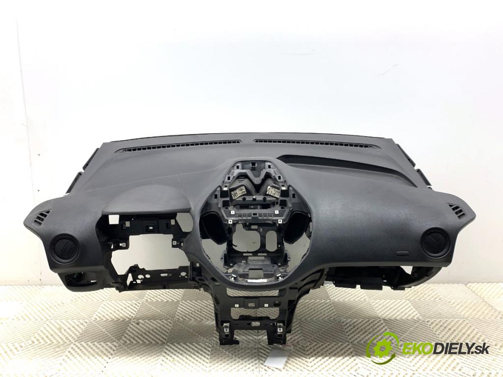 FORD TRANSIT COURIER Nadwozie pełne/minivan 2018 74 kW 1.0 EcoBoost 998 Palubná doska  (Palubná doska)