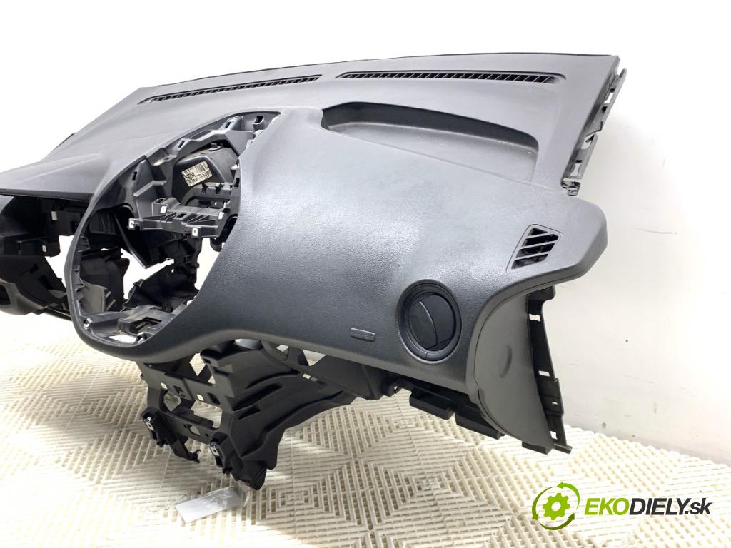 FORD TRANSIT COURIER Nadwozie pełne/minivan 2018 74 kW 1.0 EcoBoost 998 Palubná doska  (Palubná doska)