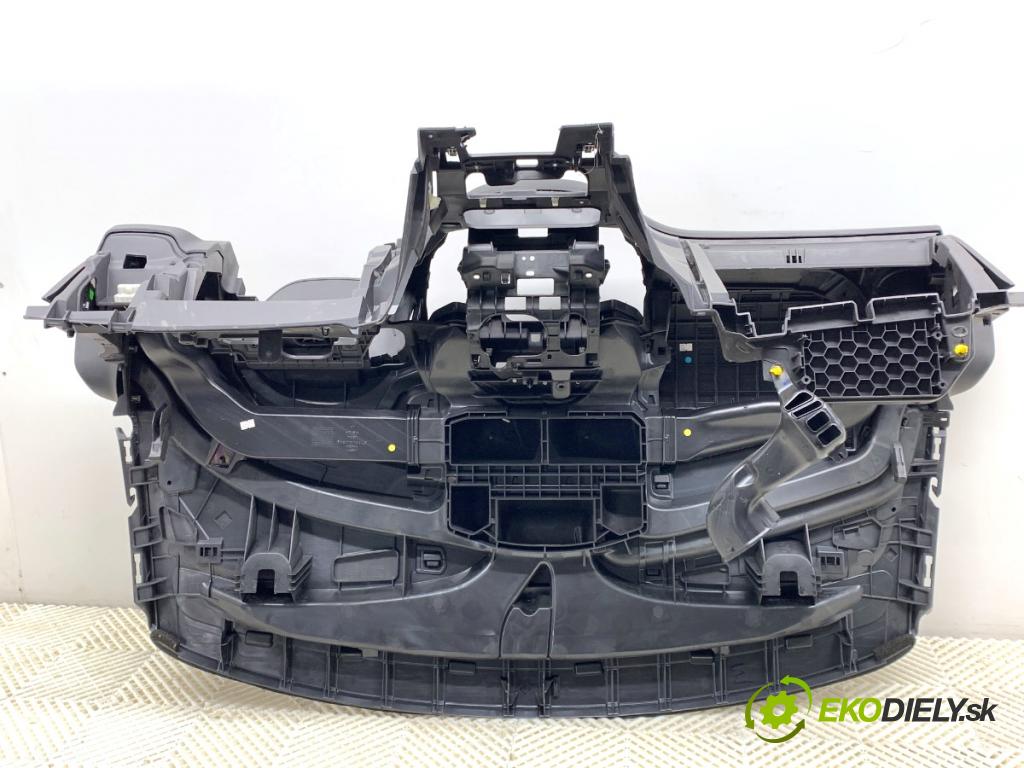 FORD TRANSIT COURIER Nadwozie pełne/minivan 2018 74 kW 1.0 EcoBoost 998 Palubná doska  (Palubná doska)