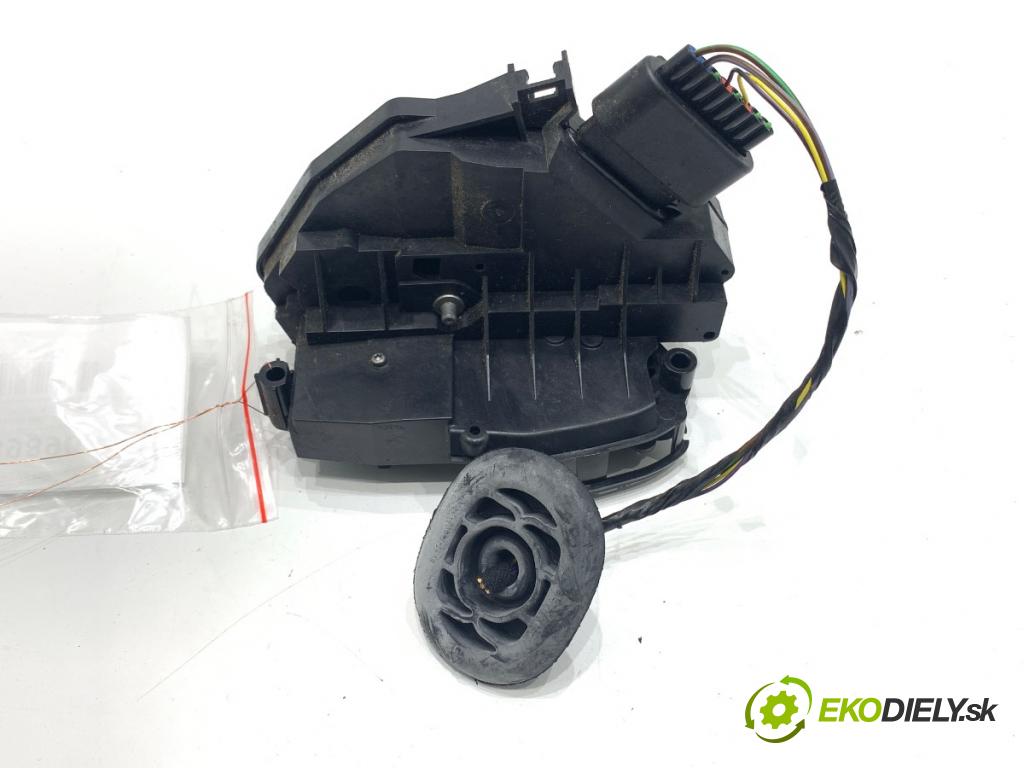 FORD FIESTA MK7 liftback 2012 71 kW 1.4 1388 zámok dveře pravý zadní část 8A6A-A26412- AG