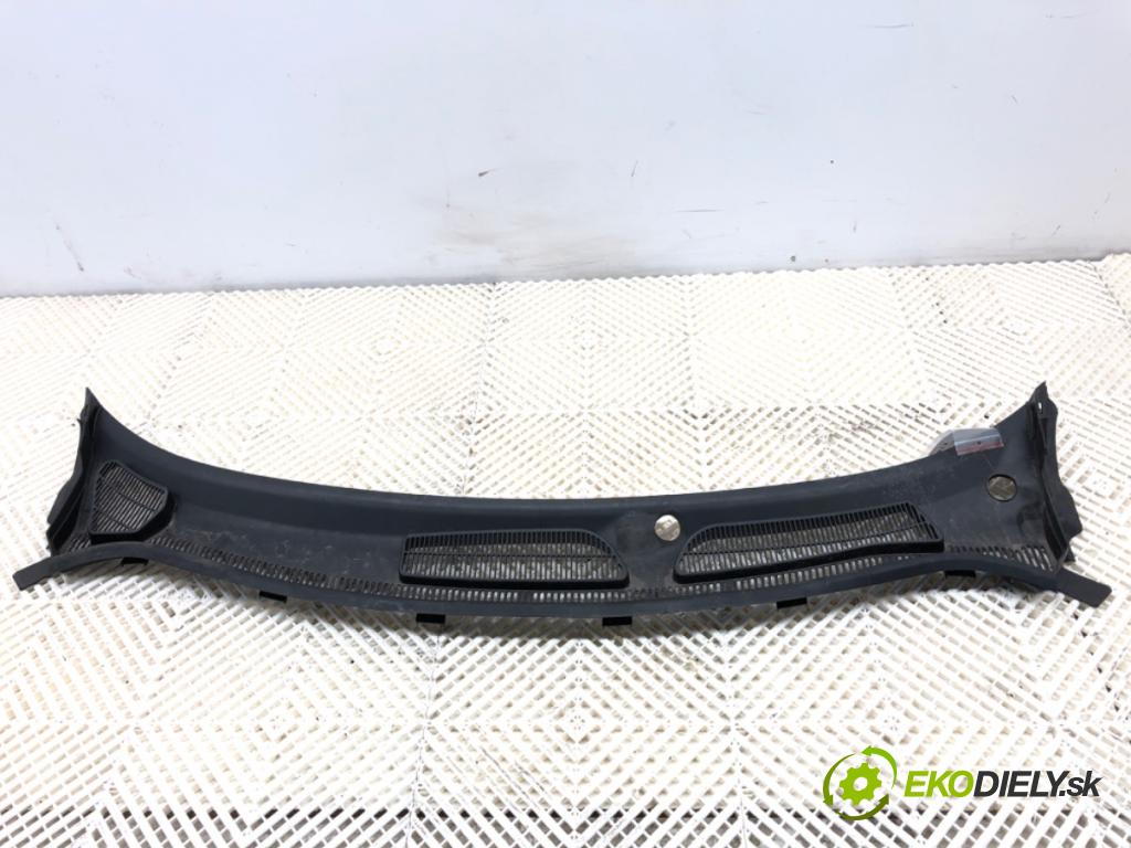 FORD FIESTA MK7 liftback 2012 71 kW 1.4 1388 Torpédo, plast pod čelné okno 8A61-A02216-AE (Torpédo (plast pod čelným sklom))