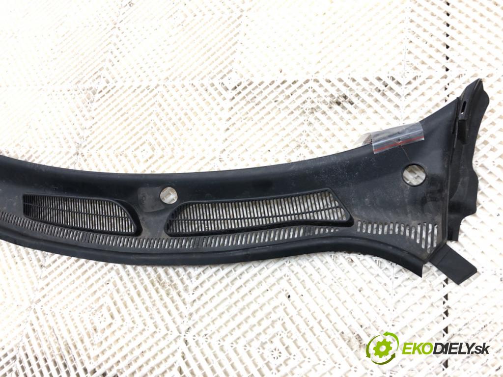 FORD FIESTA MK7 liftback 2012 71 kW 1.4 1388 Torpédo, plast pod čelné okno 8A61-A02216-AE (Torpédo (plast pod čelným sklom))