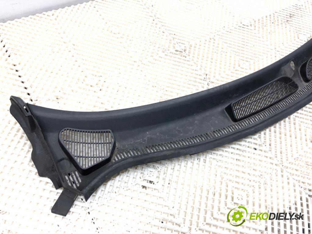 FORD FIESTA MK7 liftback 2012 71 kW 1.4 1388 Torpédo, plast pod čelné okno 8A61-A02216-AE (Torpédo (plast pod čelným sklom))