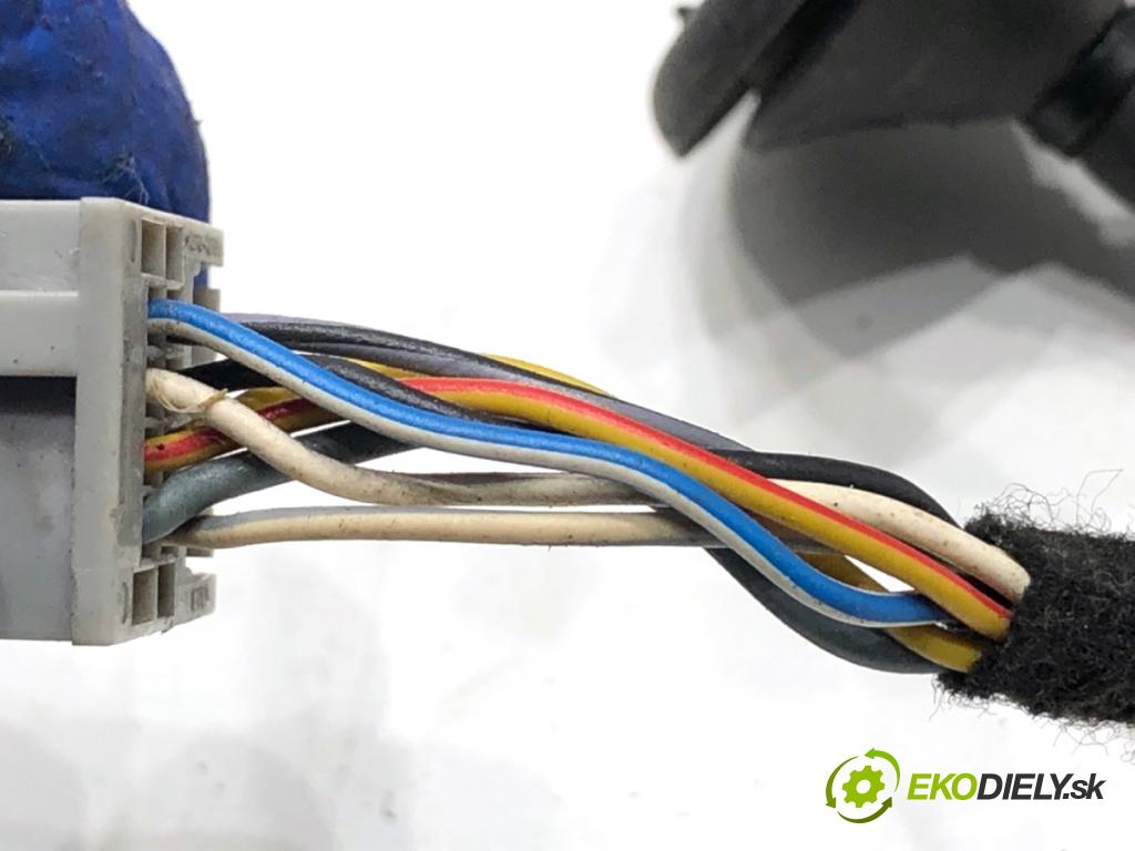 FORD FIESTA MK7 liftback 2012 71 kW 1.4 1388 zpětné zrcátko levý