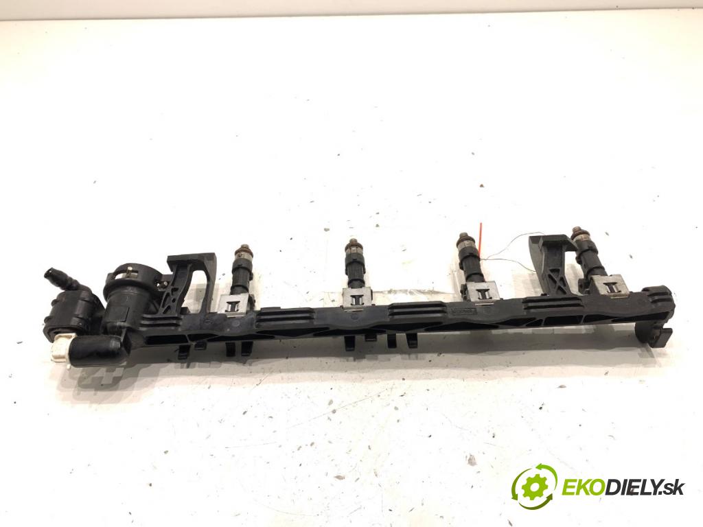 FORD FIESTA MK7 liftback 2012 71 kW 1.4 1388 Lišta vstrekovacia VP8A6U-AB (Vstrekovacia lišta)