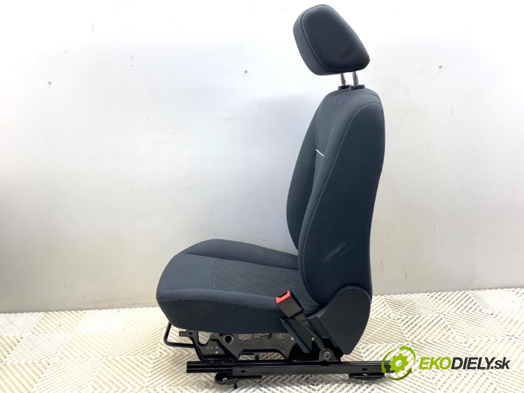 FORD FIESTA MK7 liftback 2012 71 kW 1.4 1388 sedadlo pravý přední část