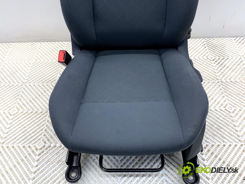 FORD FIESTA MK7 liftback 2012 71 kW 1.4 1388 sedadlo levý přední část