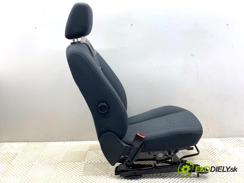 FORD FIESTA MK7 liftback 2012 71 kW 1.4 1388 sedadlo levý přední část