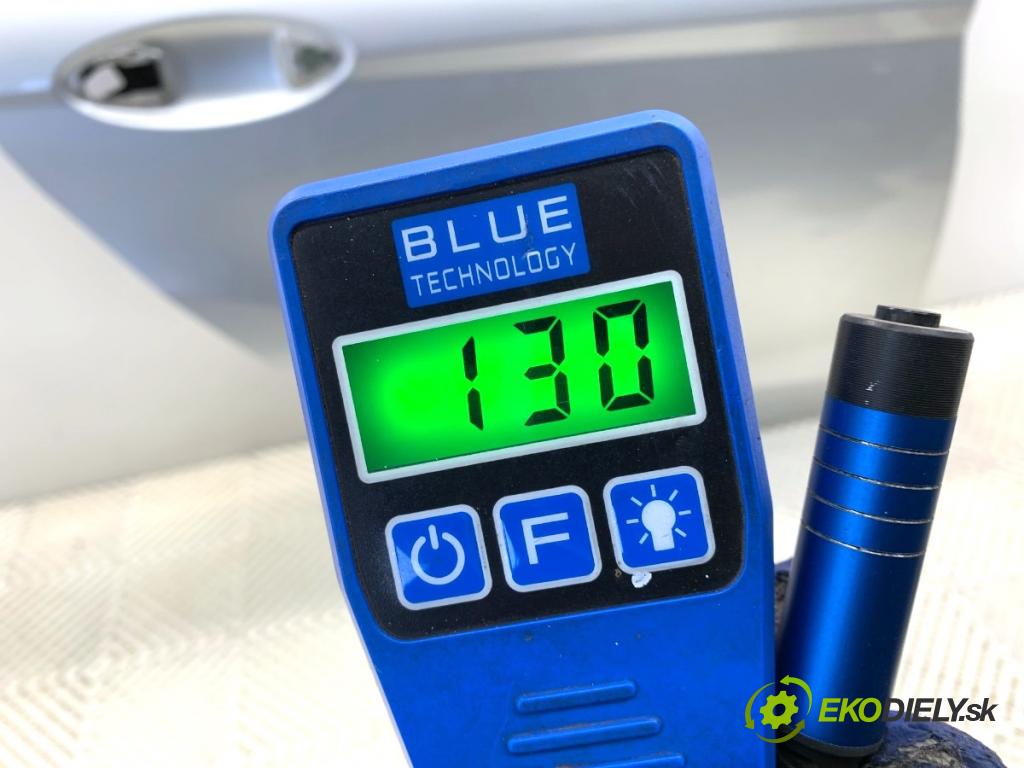 FORD FIESTA MK7 liftback 2012 71 kW 1.4 1388 dveře pravý zadní část