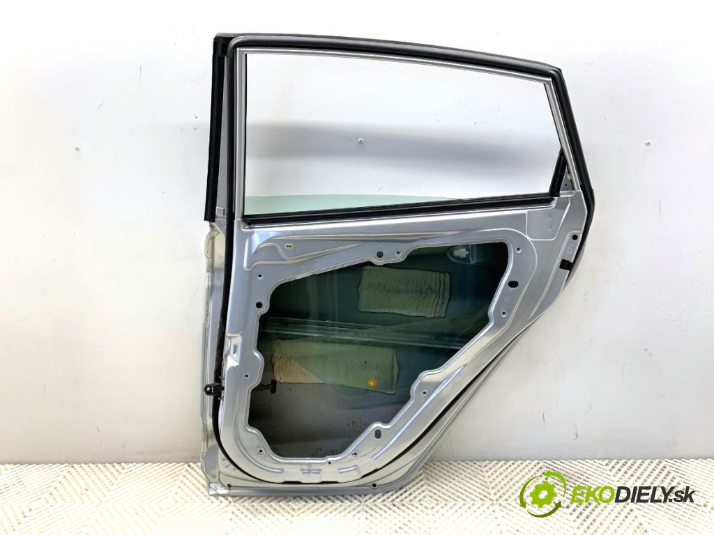 FORD FIESTA MK7 liftback 2012 71 kW 1.4 1388 dveře pravý zadní část