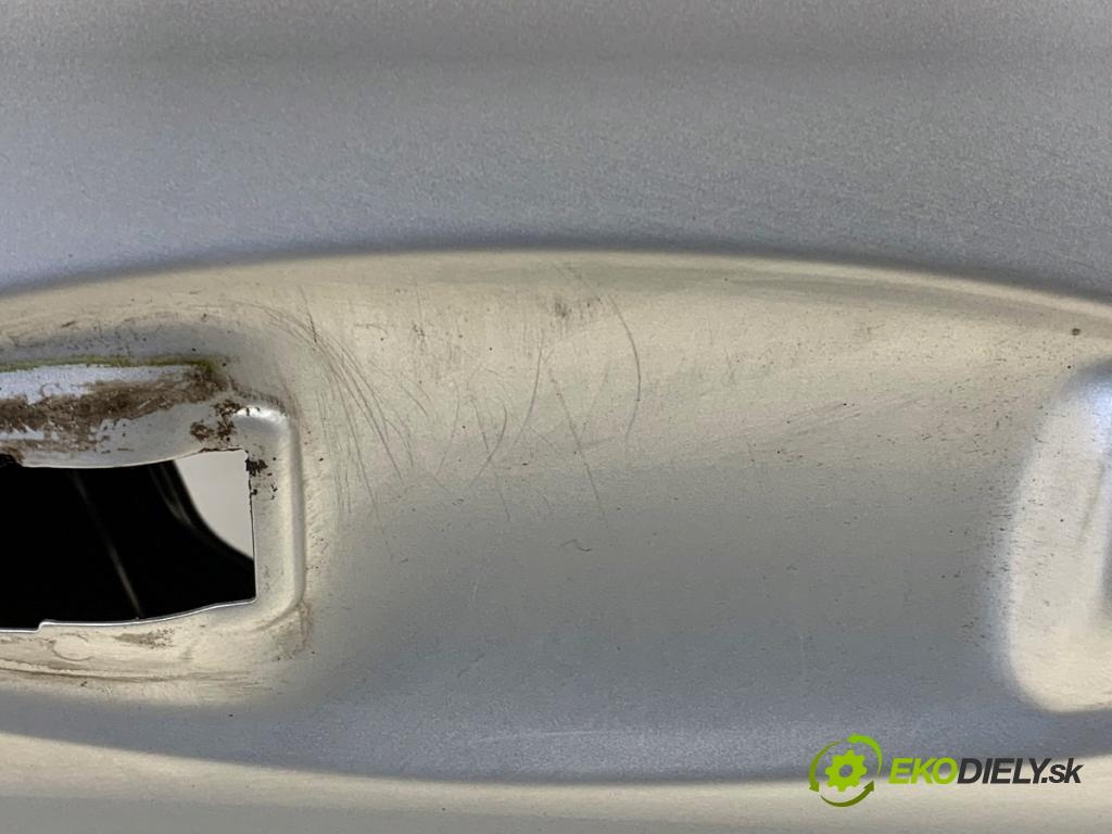 FORD FIESTA MK7 liftback 2012 71 kW 1.4 1388 dveře pravý přední část