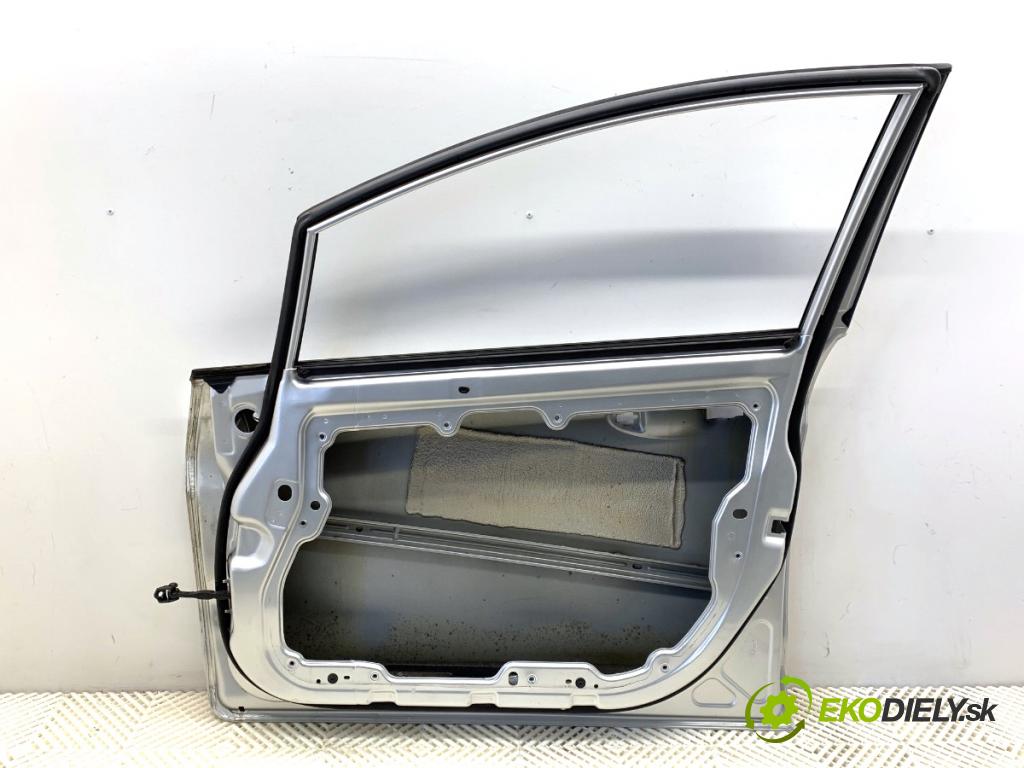FORD FIESTA MK7 liftback 2012 71 kW 1.4 1388 Dvere pravy predný