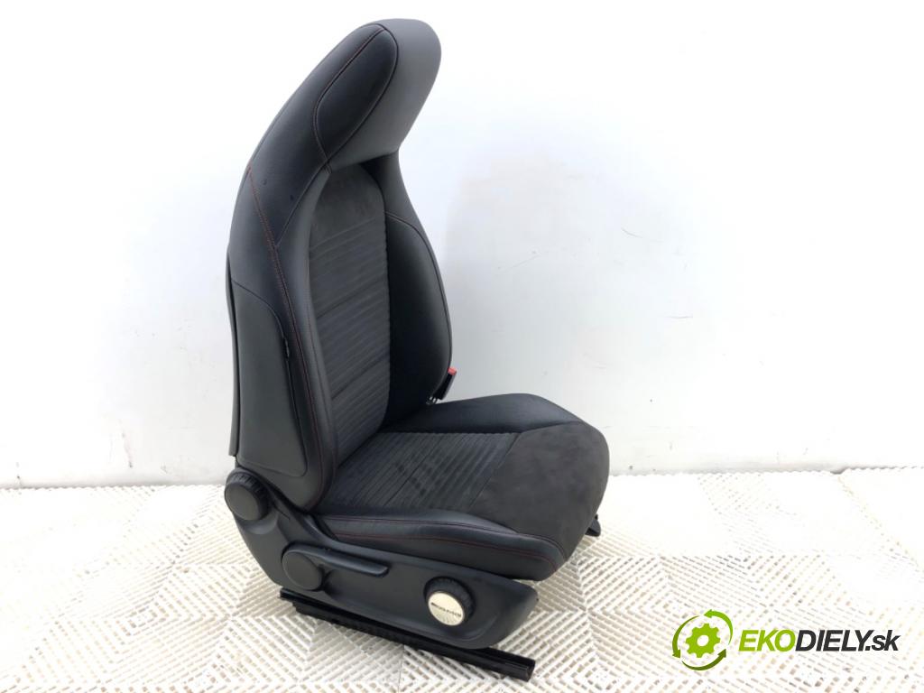 MERCEDES-BENZ W176 liftback 2015 90 kW A 180 (176.042) 1595 sedadlo pravý přední část AMG