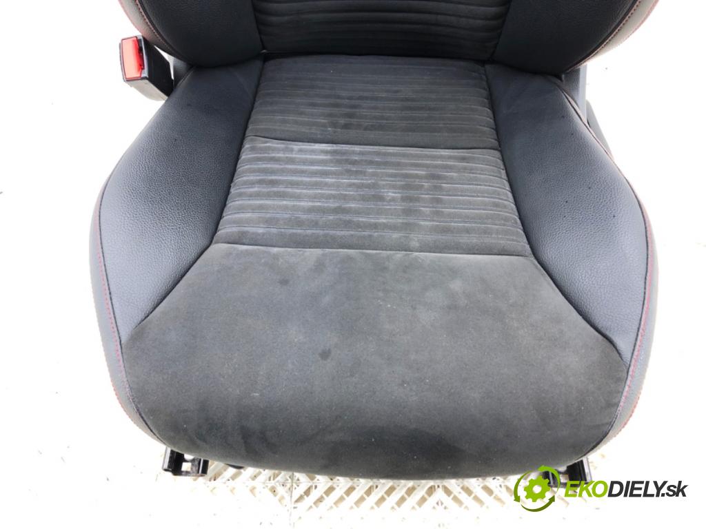 MERCEDES-BENZ W176 liftback 2015 90 kW A 180 (176.042) 1595 sedadlo levý přední část AMG