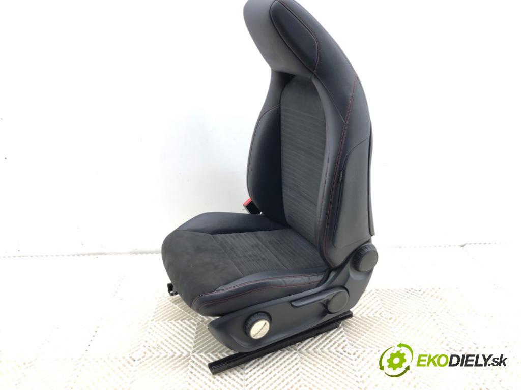 MERCEDES-BENZ W176 liftback 2015 90 kW A 180 (176.042) 1595 sedadlo levý přední část AMG