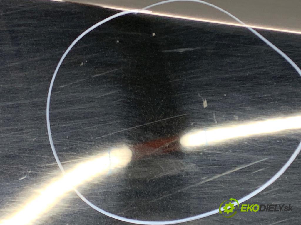 MERCEDES-BENZ W176 liftback 2015 90 kW A 180 (176.042) 1595 dveře pravý zadní část 191