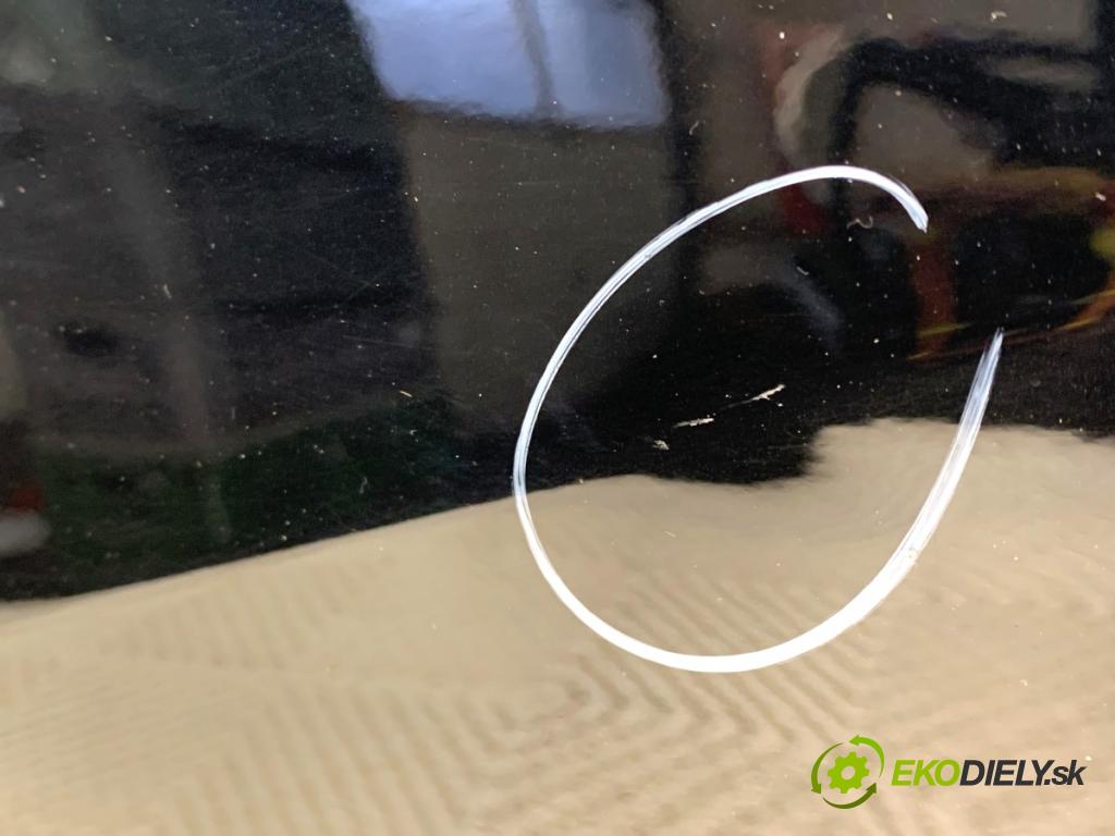 MERCEDES-BENZ W176 liftback 2015 90 kW A 180 (176.042) 1595 dveře levý zadní část 191