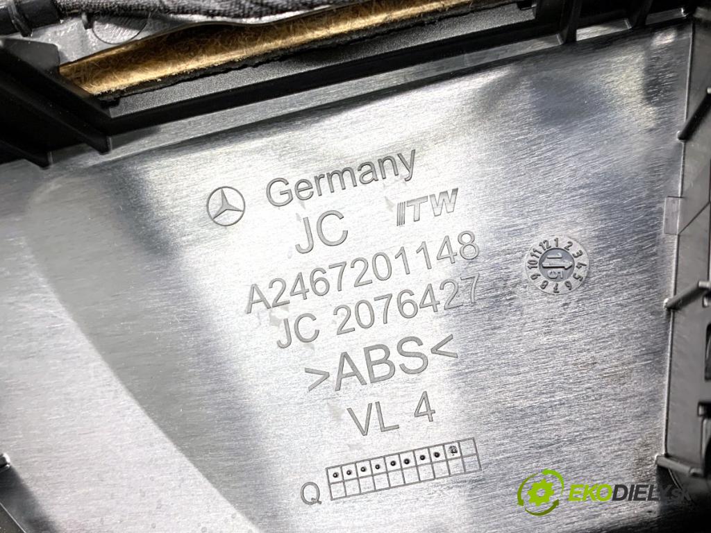 MERCEDES-BENZ W176 liftback 2015 90 kW A 180 (176.042) 1595 ča dveře levý přední část AMG A2467201148