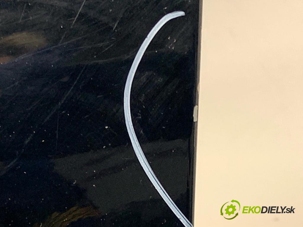 MERCEDES-BENZ W176 liftback 2015 90 kW A 180 (176.042) 1595 dveře levý přední část