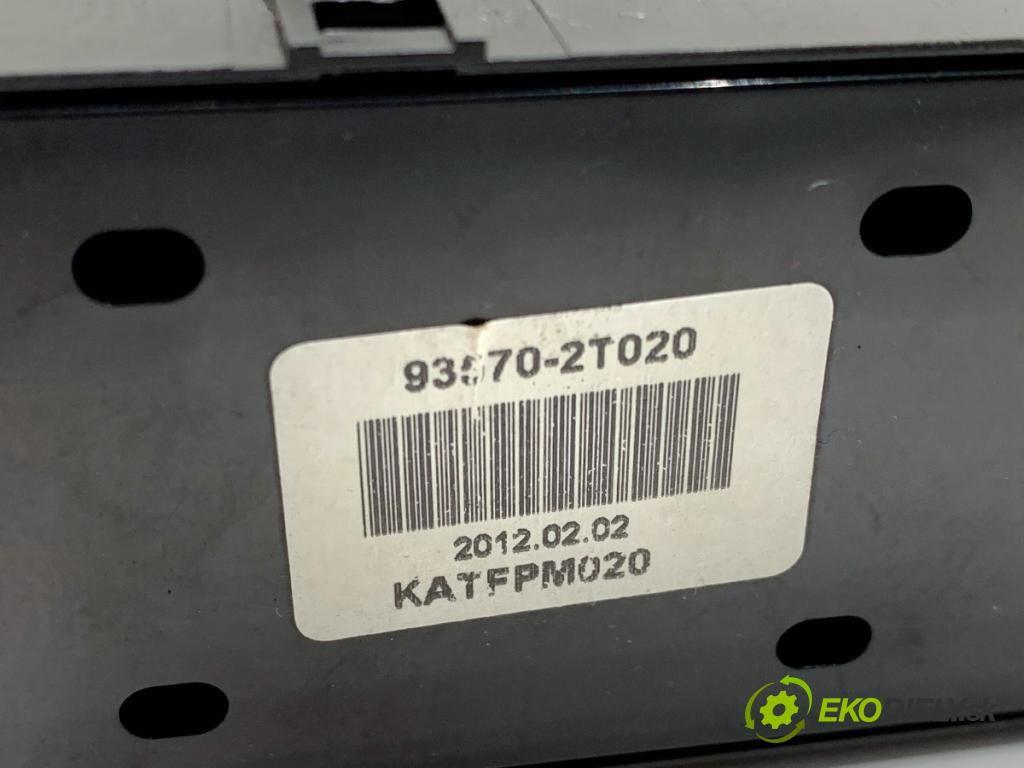 KIA OPTIMA sedan 2012 100 kW 1.7 CRDi 1685 Prepínač okien 93570-2T020 (Prepínacie páčky pod volantom)