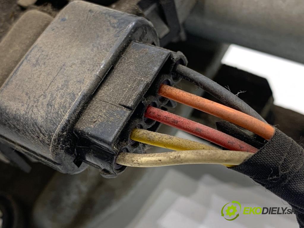 KIA OPTIMA sedan 2012 100 kW 1.7 CRDi 1685 mechanismus stěračů přední část  (Motorek stěračů přední)