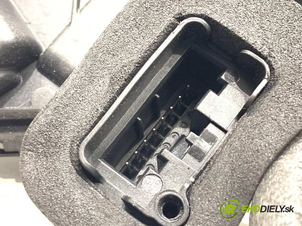 SKODA SUPERB III Kombi 2020 160 kW 1.4 TSI iV 1395 zámok Dvere pravy zad 5TA839016M