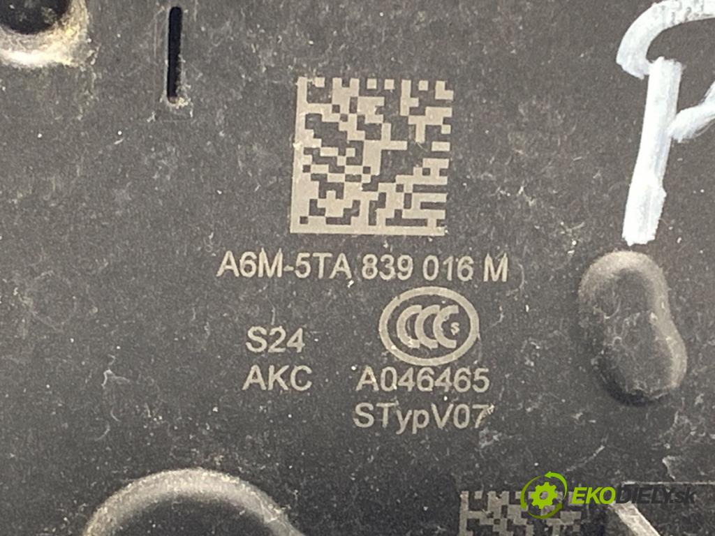 SKODA SUPERB III Kombi 2020 160 kW 1.4 TSI iV 1395 zámok Dvere pravy zad 5TA839016M