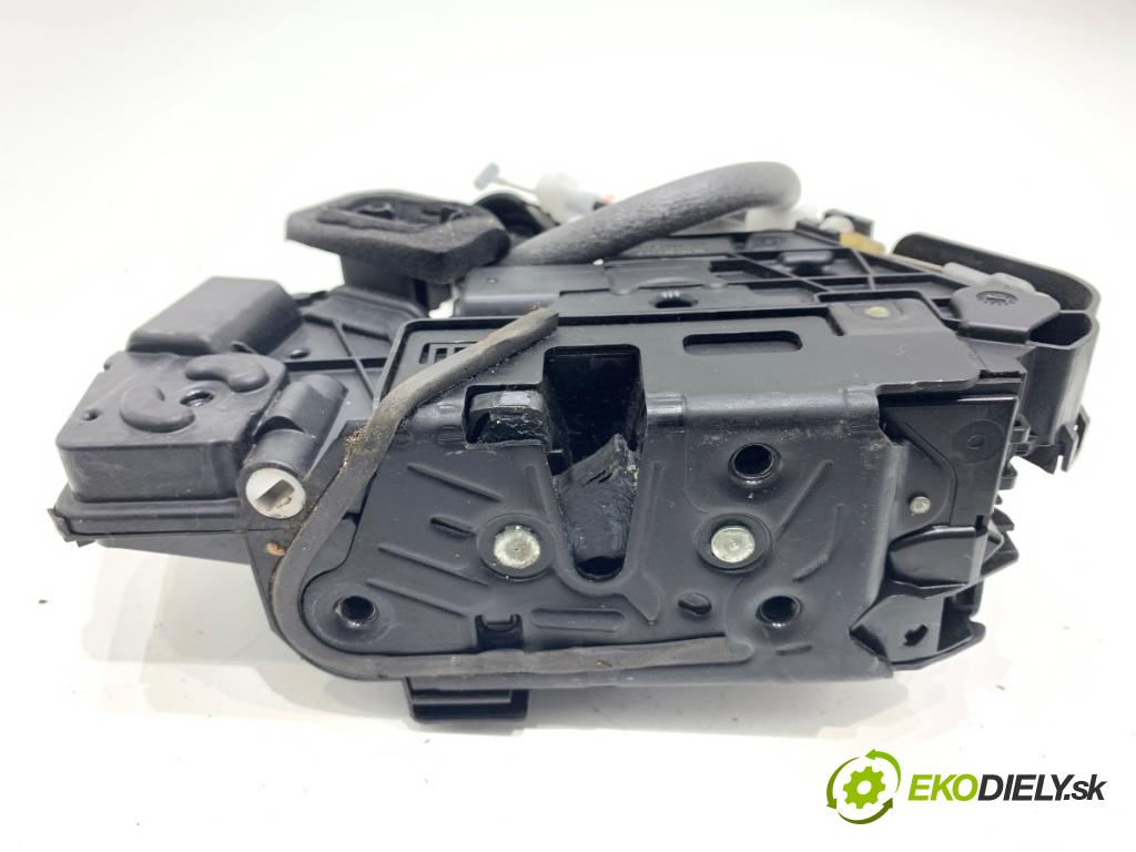 SKODA SUPERB III Kombi 2020 160 kW 1.4 TSI iV 1395 zámok dveře levý zadní část 5TA839015M