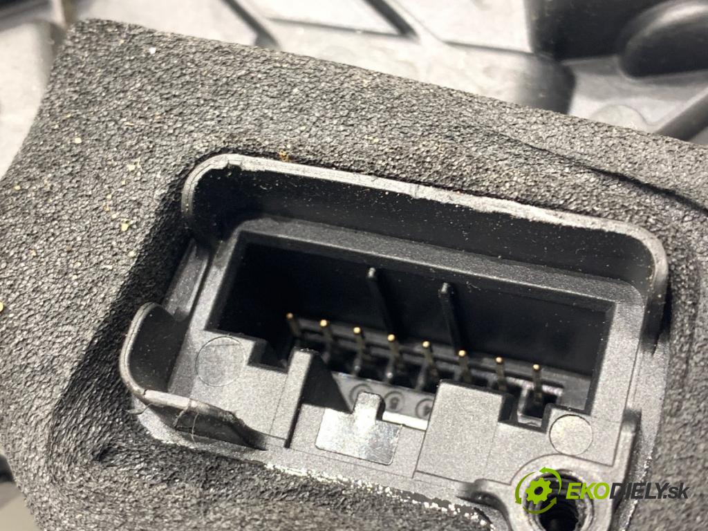 SKODA SUPERB III Kombi 2020 160 kW 1.4 TSI iV 1395 zámok dveře levý zadní část 5TA839015M