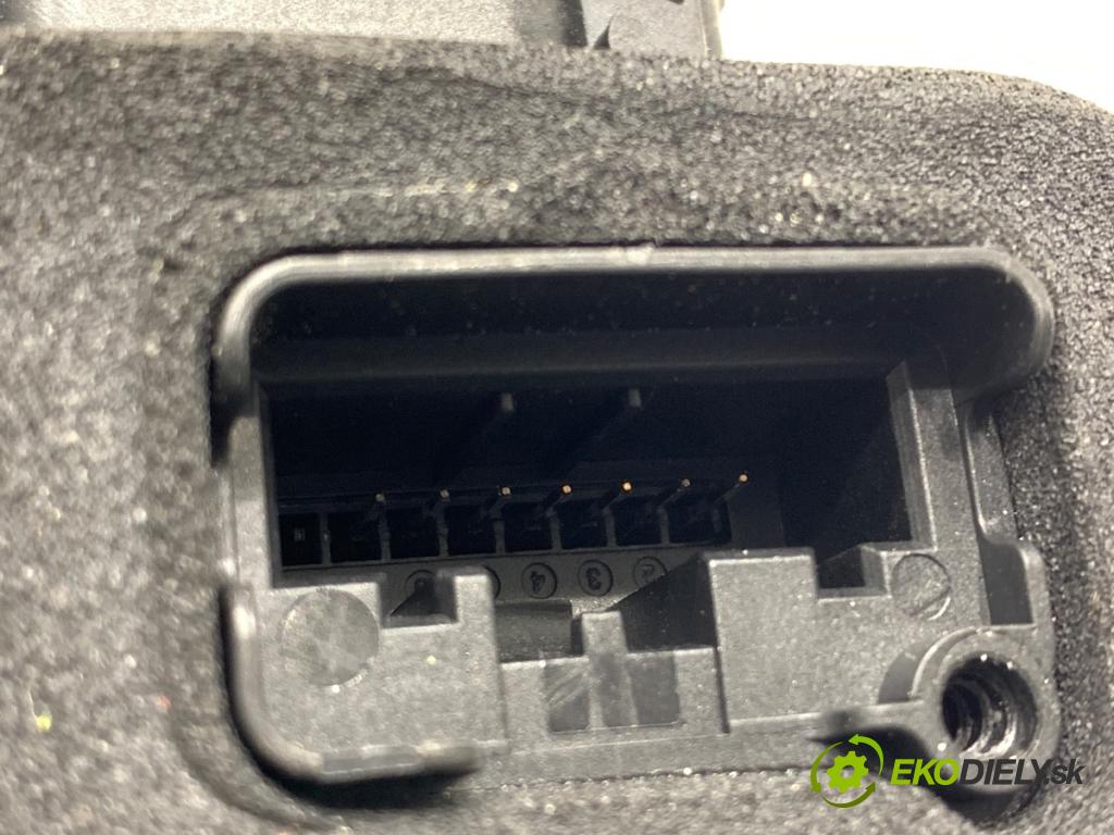 SKODA SUPERB III Kombi 2020 160 kW 1.4 TSI iV 1395 zámok dveře levý přední část 5TB837015C