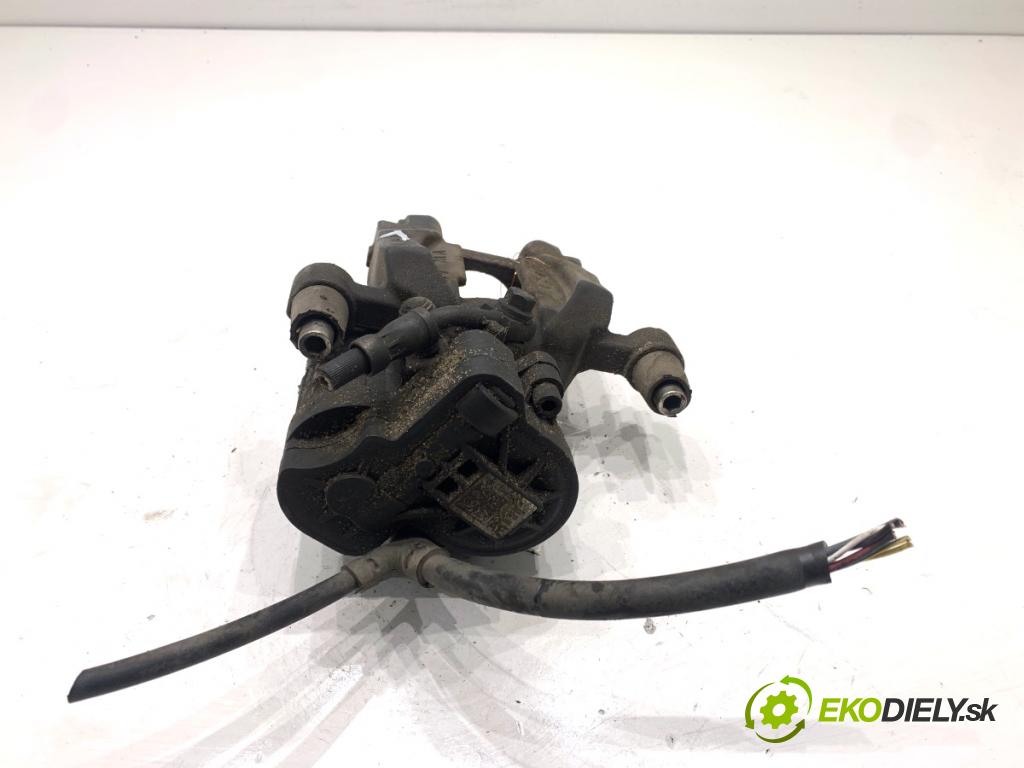 SKODA SUPERB III Kombi 2020 160 kW 1.4 TSI iV 1395 brzdič třmen levý zadní část 3Q0615405AE