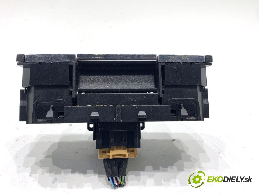 SKODA SUPERB III Kombi 2020 160 kW 1.4 TSI iV 1395 Spínač brzdy ručnej brzdy 3V0927225C (Prepínacie páčky pod volantom)