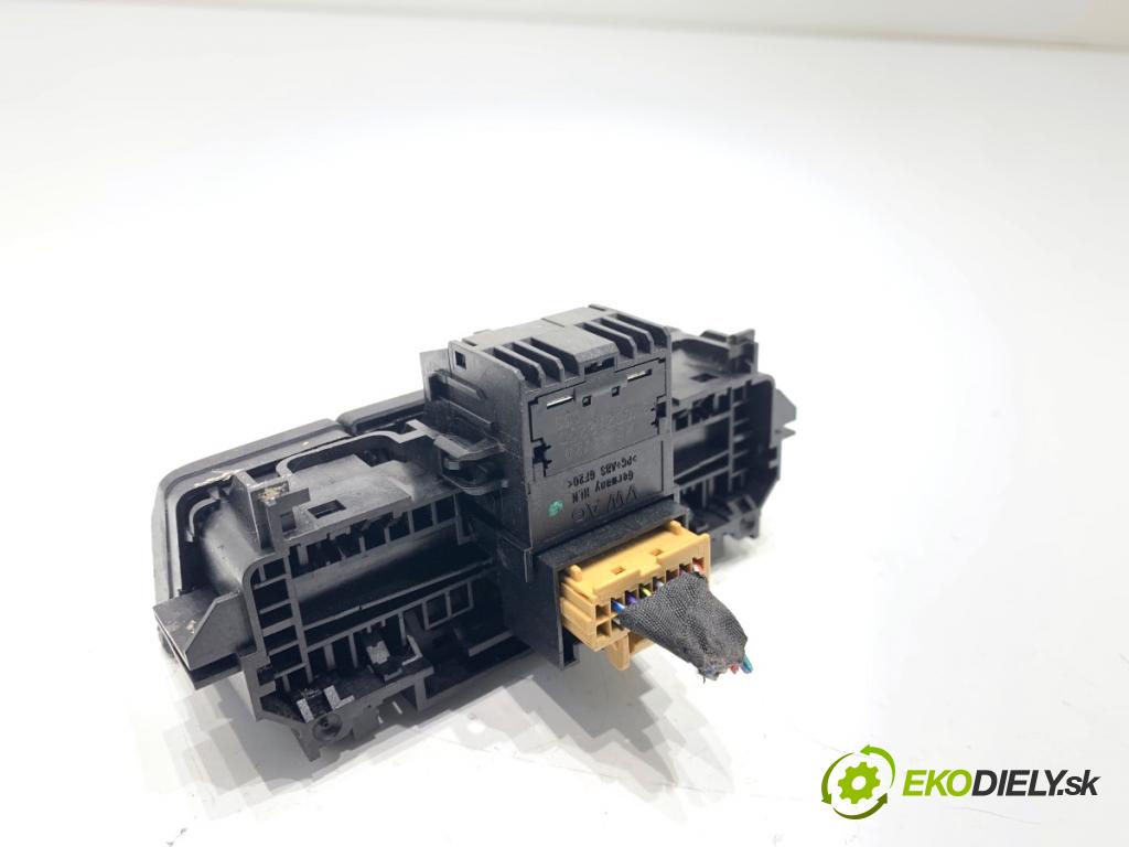 SKODA SUPERB III Kombi 2020 160 kW 1.4 TSI iV 1395 Spínač brzdy ručnej brzdy 3V0927225C (Prepínacie páčky pod volantom)