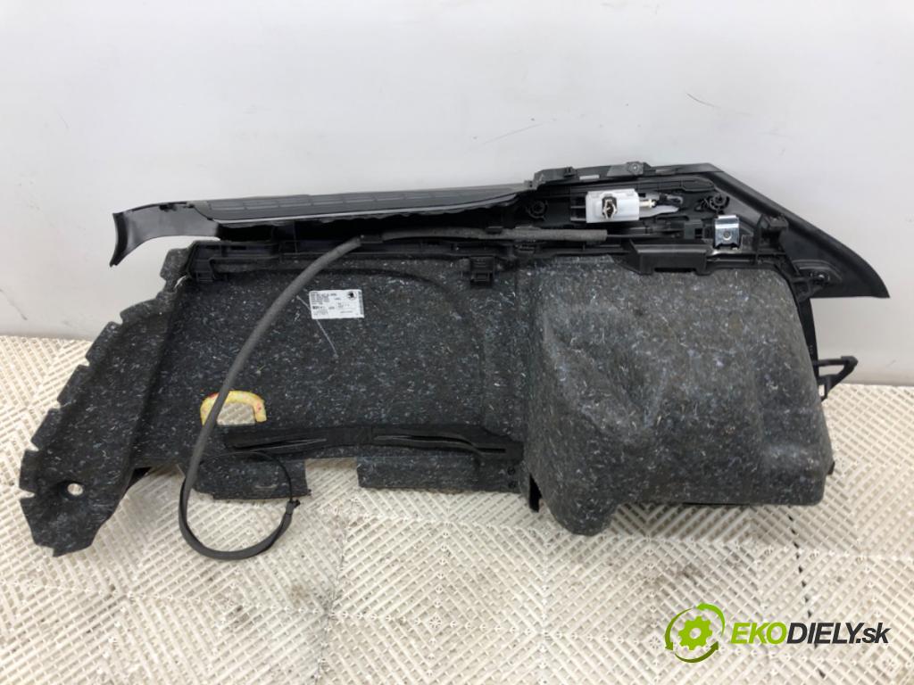 SKODA SUPERB III Kombi 2020 160 kW 1.4 TSI iV 1395 ča kufra levý 3V9867427AJ