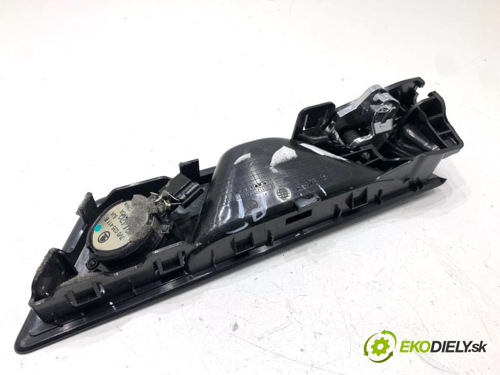 SKODA SUPERB III Kombi 2020 160 kW 1.4 TSI iV 1395 klika vnitřní pravý zadní část 3V0839222B