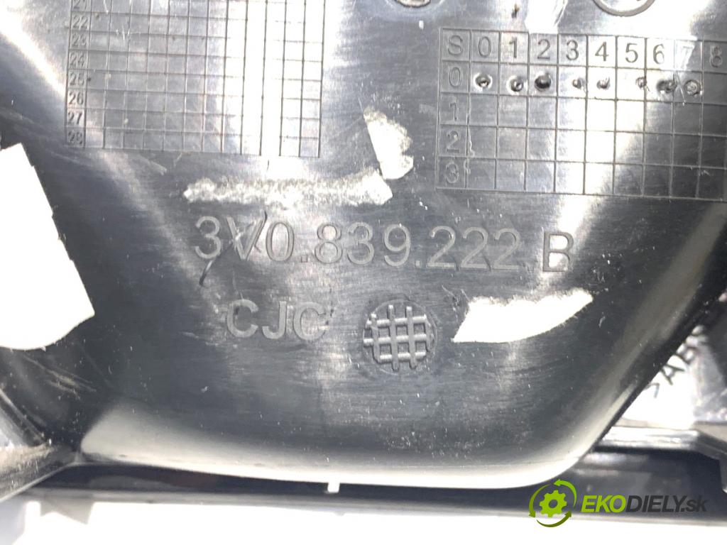 SKODA SUPERB III Kombi 2020 160 kW 1.4 TSI iV 1395 Kľučka vnútorná pravy zad 3V0839222B