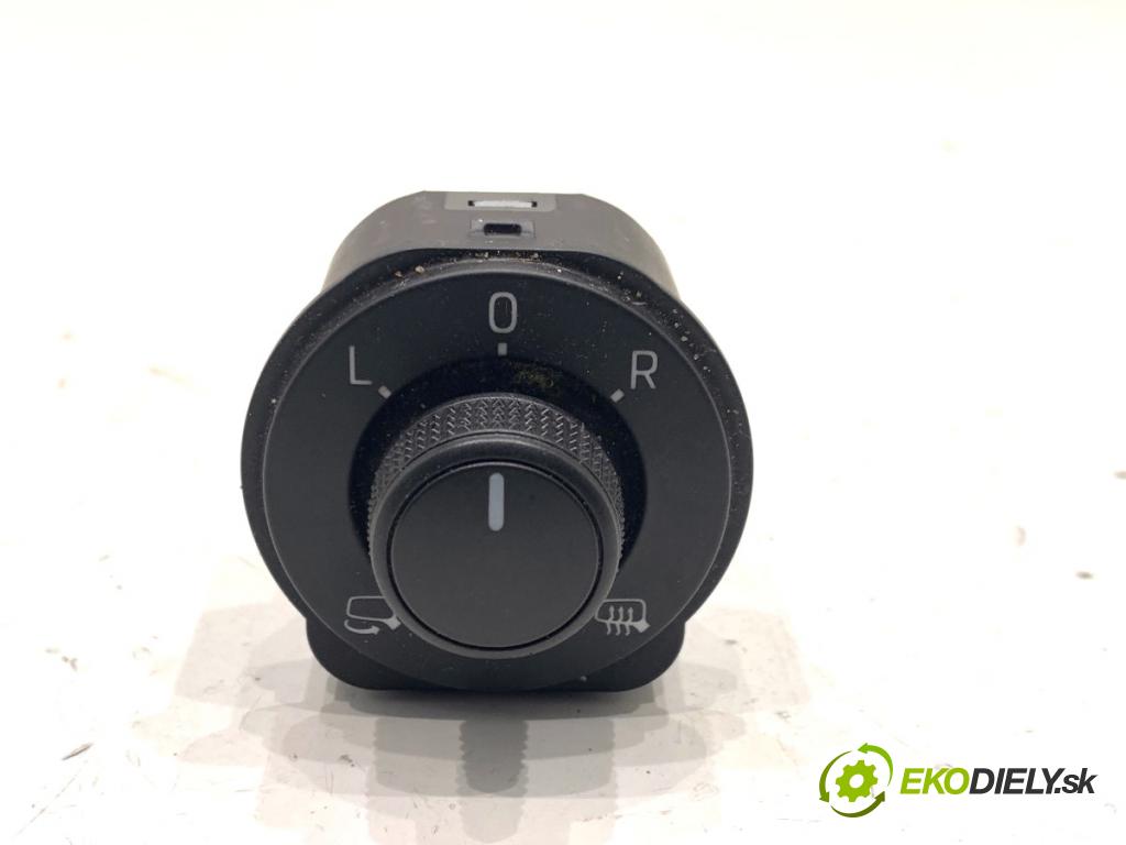 SKODA SUPERB III Kombi 2020 160 kW 1.4 TSI iV 1395 Prepínač nastavenia spätných zrkadiel 3V0959565C (Prepínacie páčky pod volantom)