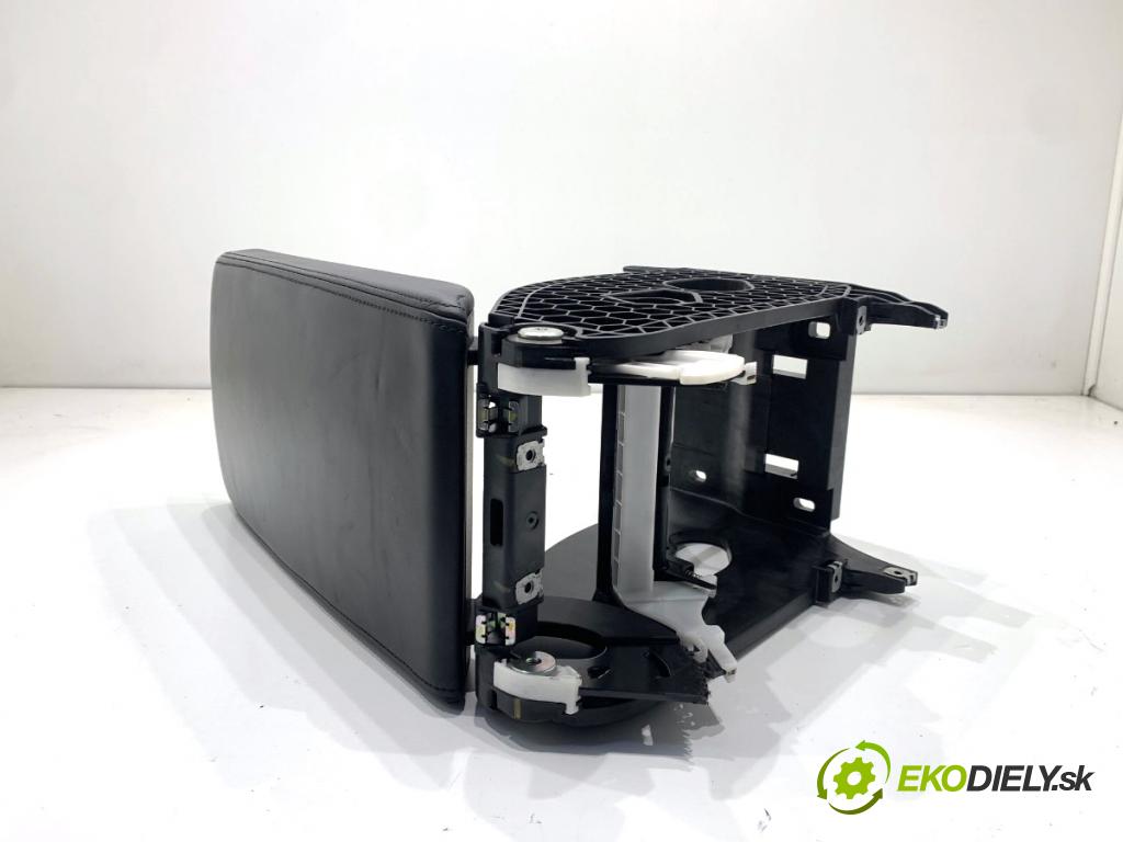 SKODA SUPERB III Kombi 2020 160 kW 1.4 TSI iV 1395 Lakťová opierka 3V0864207A (Lakťová opierka)